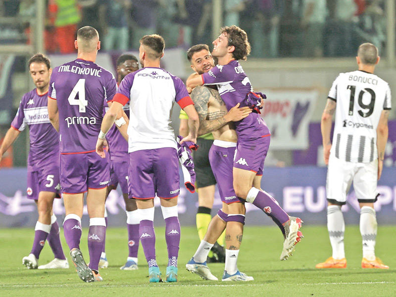 فرحة لاعبي فيورنتينا بالهدف الثاني