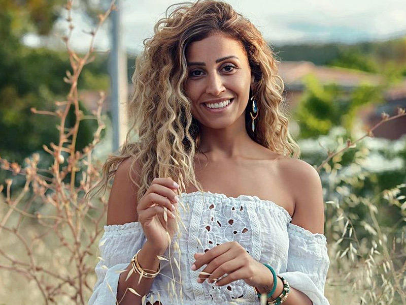 الفنانة دينا الشربيني