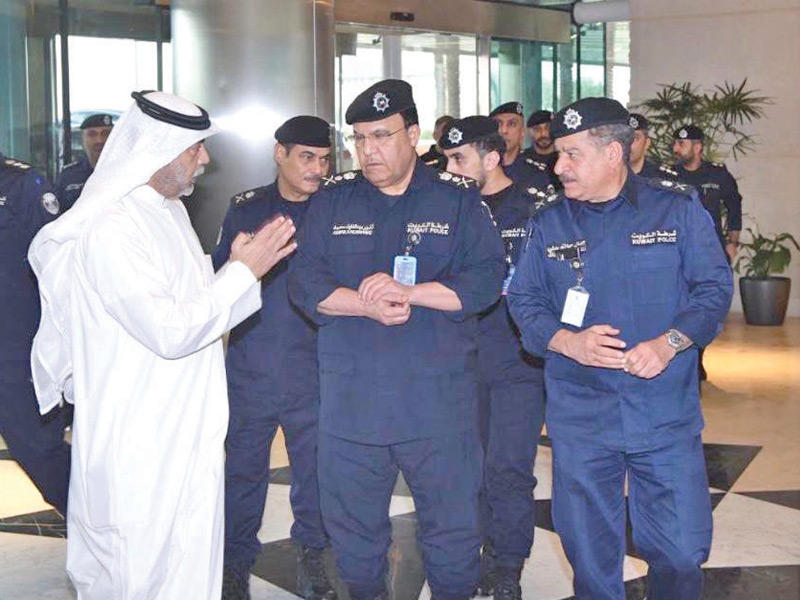 البرجس والصايغ والزعبي يستمعون لشرح من مسؤولي المجمع