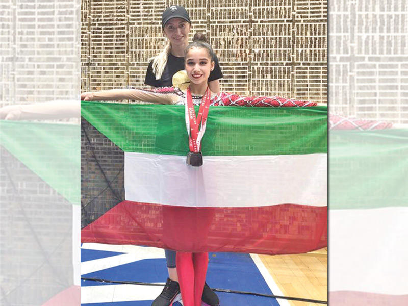 نور الرزيحان محتفلة مع المدربة إيرينا