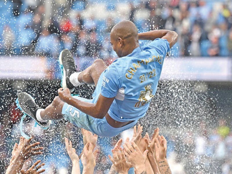  لاعب وسط مانشستر سيتي فيرناندينيو 