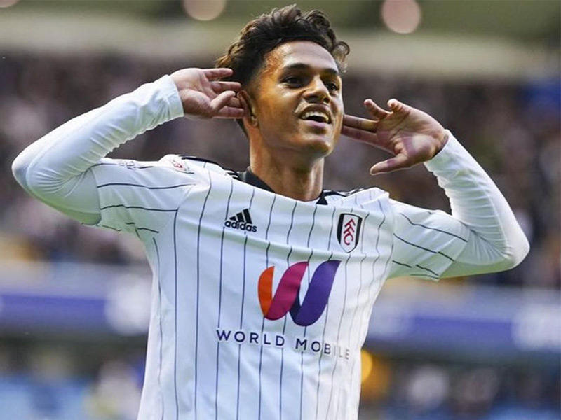  لاعب الوسط الصاعد فابيو كارفاليو