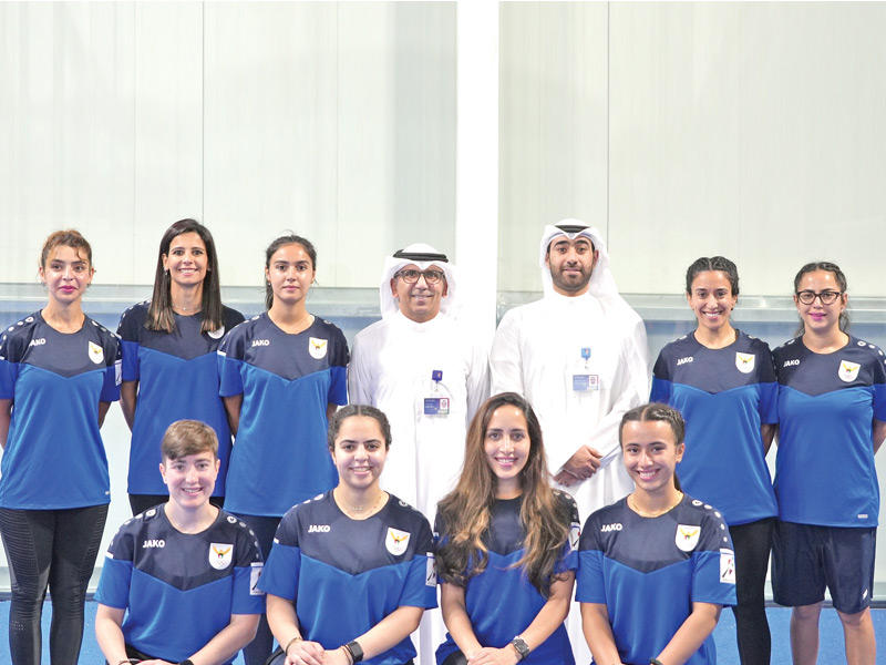 مسؤولو «زين» مع المنتخب الوطني للسيدات لرياضة الپادل