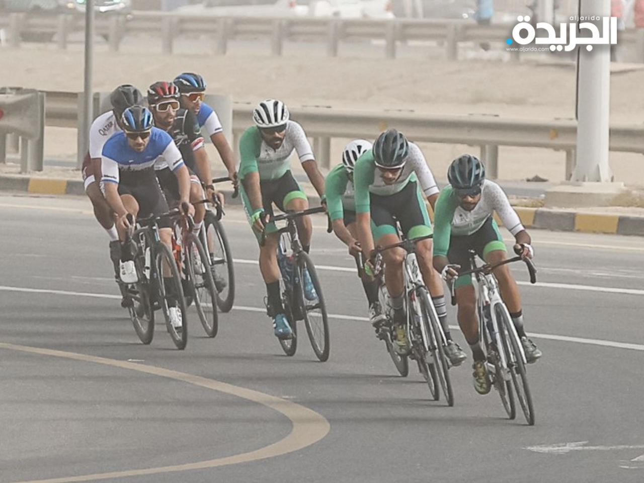 جانب من منافسات الدراجات الهوائية