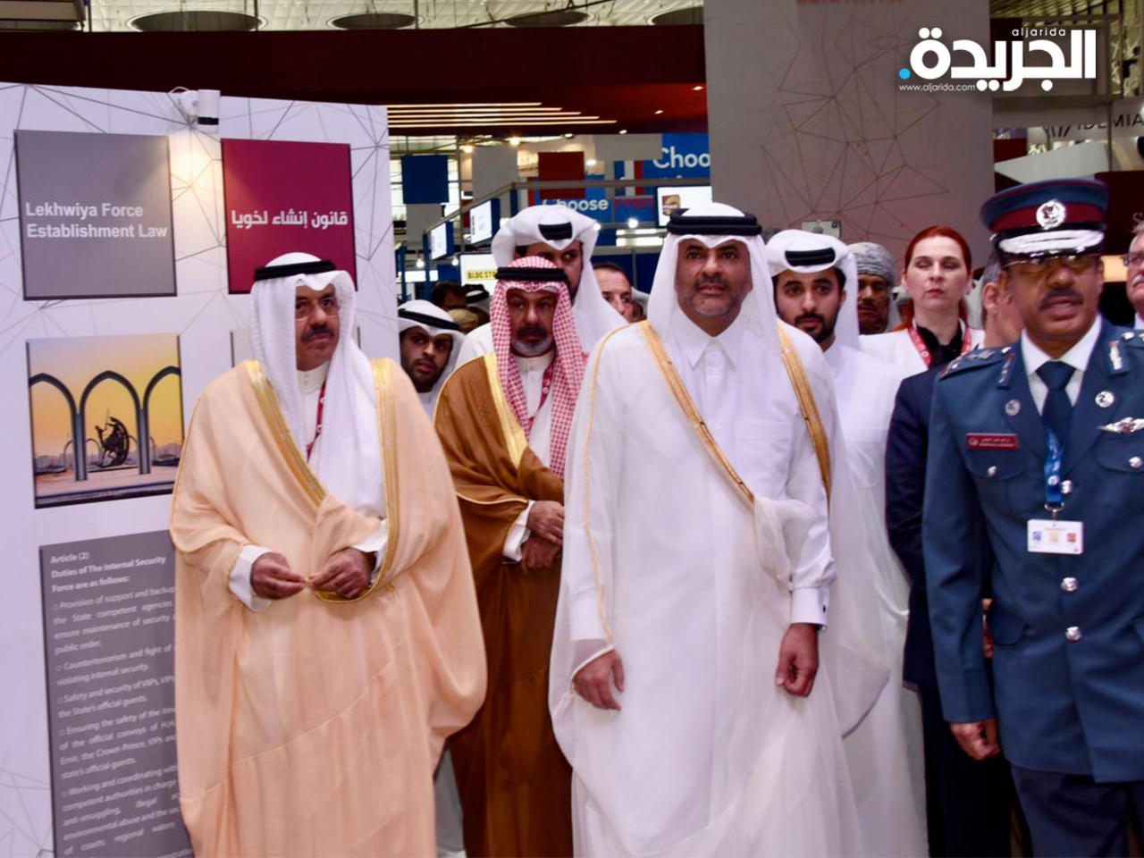 النائب الأول لرئيس مجلس الوزراء وزير الداخلية الفريق أول متقاعد، الشيخ أحمد النواف في المعرض مع رئيس مجلس الوزراء ووزير الداخلية بدولة قطر الشيخ خالد بن خليفة