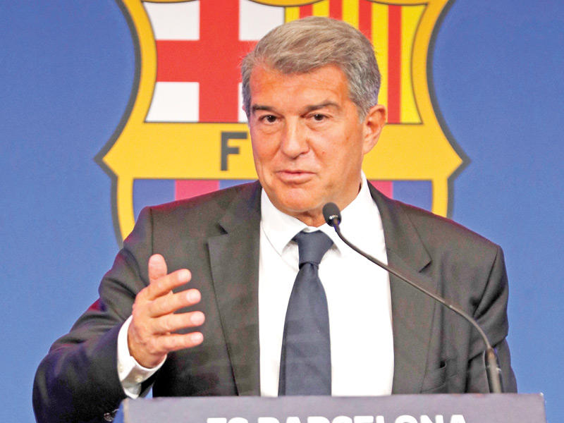  رئيس نادي برشلونة جوان لابورتا