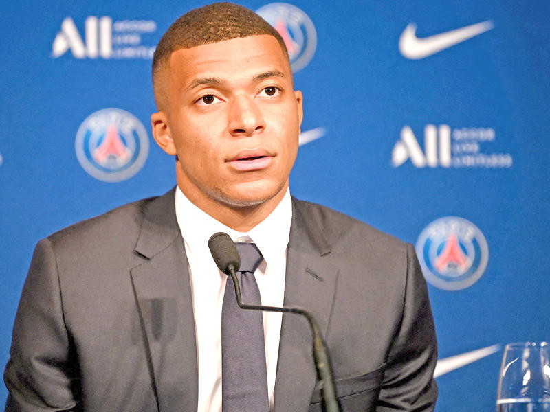 لاعب باريس سان جرمان كيليان مبابي 