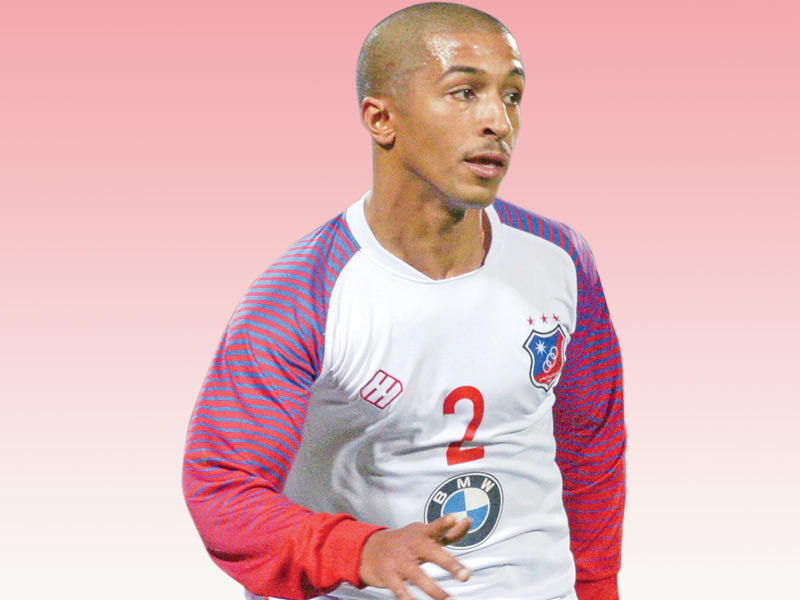 لاعب فريق الكويت لكرة القدم سامي الصانع
