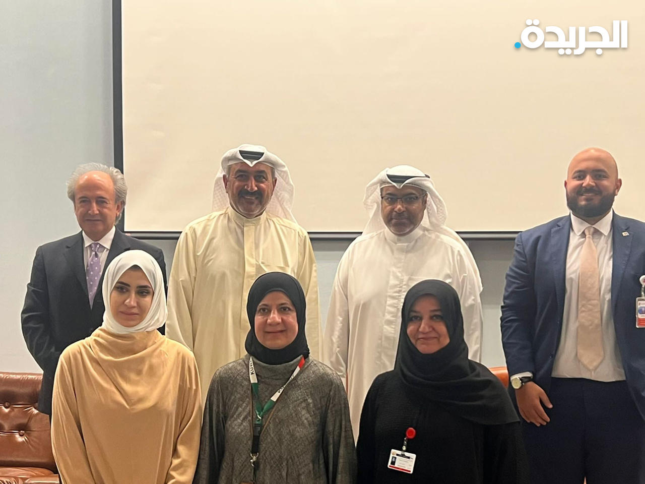 الشطي متوسطاً مجموعة من المشاركين