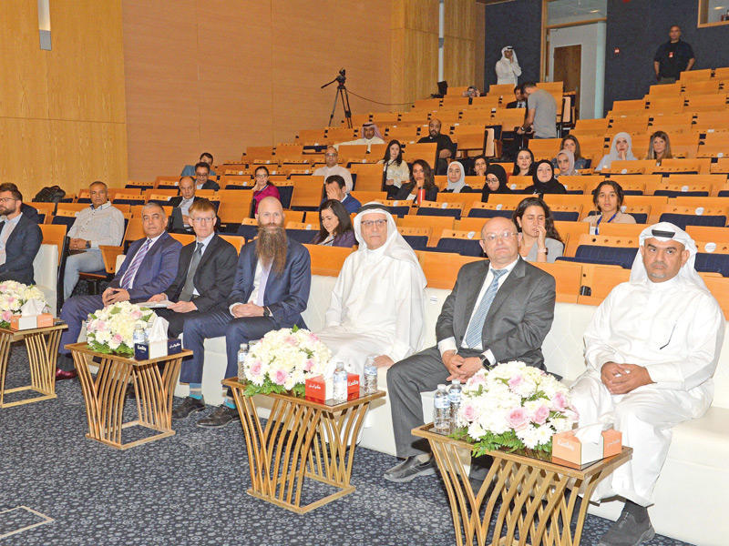 القائم بأعمال السفارة الأميركية والأسرة الأكاديمية في الفعالية 