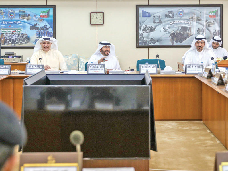 لجنة الداخلية والدفاع البرلمانية في اجتماع سابق