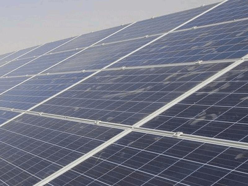 ألواح الطاقة الشمسية 