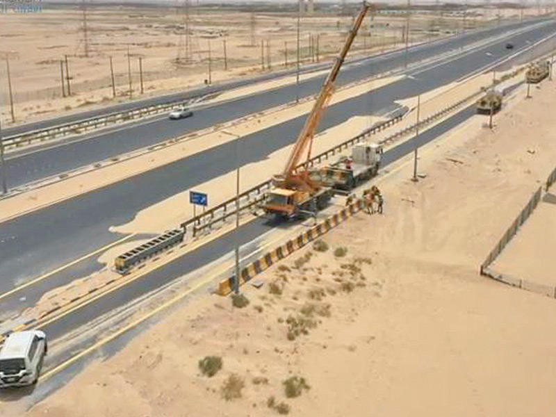 حواجز أسمنتية على الطرق السريعة