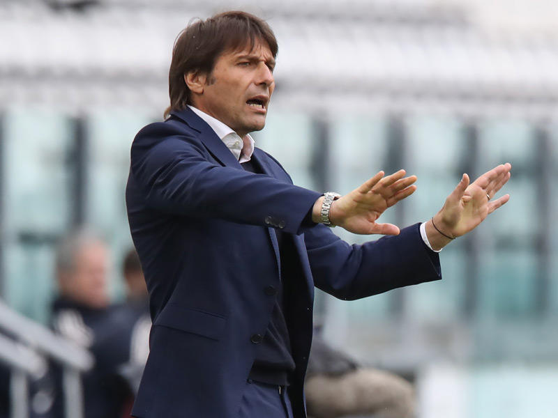 المدير الفني لفريق توتنهام أنطونيو كونتي 