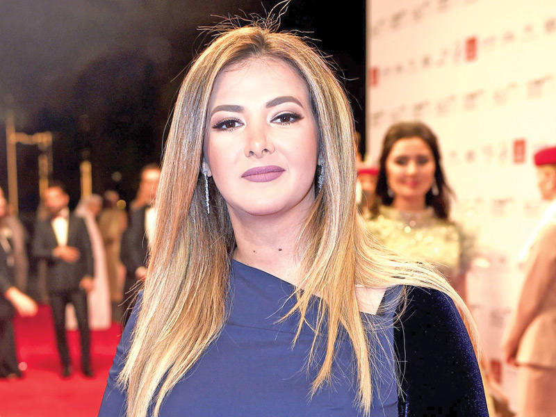  النجمة دنيا سمير