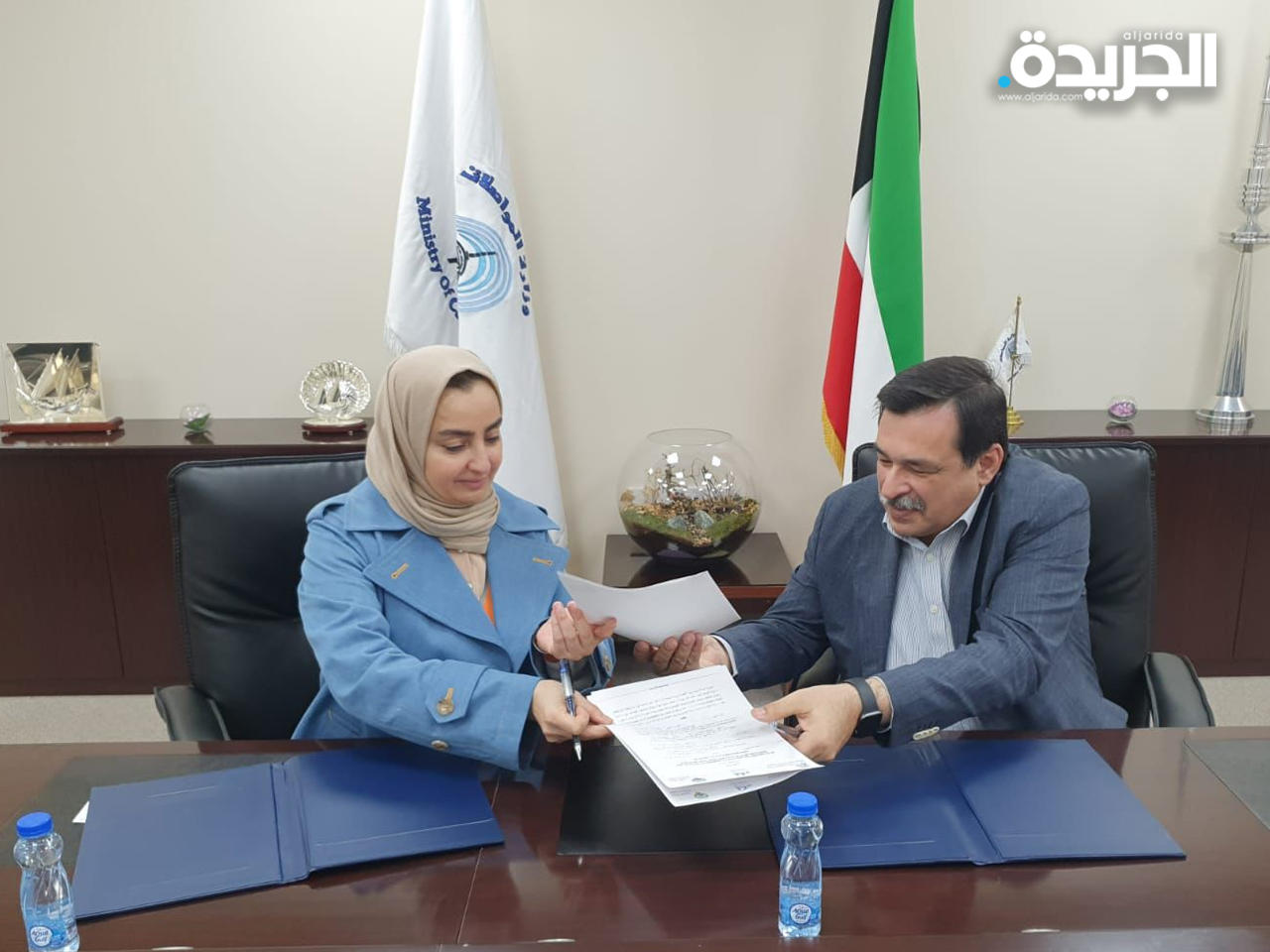 أثناء توقيع العقد