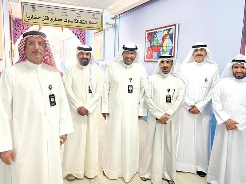 اليعقوب والسعيد خلال جولة تفقدية للاختبارات في مدارس الجهراء 