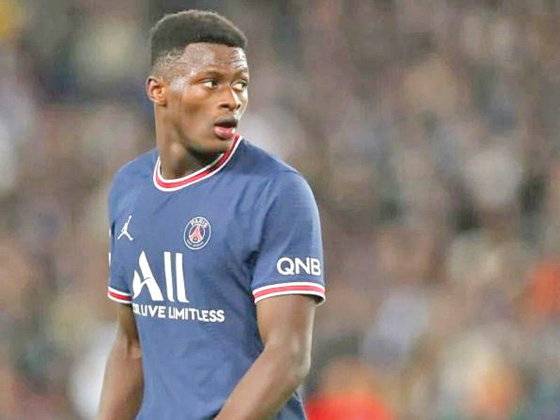 الظهير الأيسر البرتغالي نونو منديش