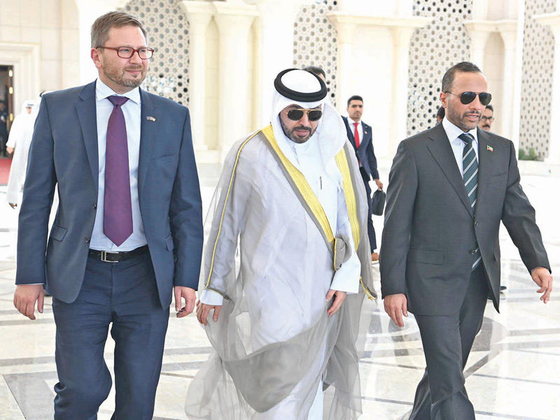 رئيس مجلس الأمة مرزوق الغانم ووزير الدولة لشؤون مجلس الأمة وزير الدولة لشؤون الشباب محمد عبيد الراجحي يتوجهان إلى بروكسل