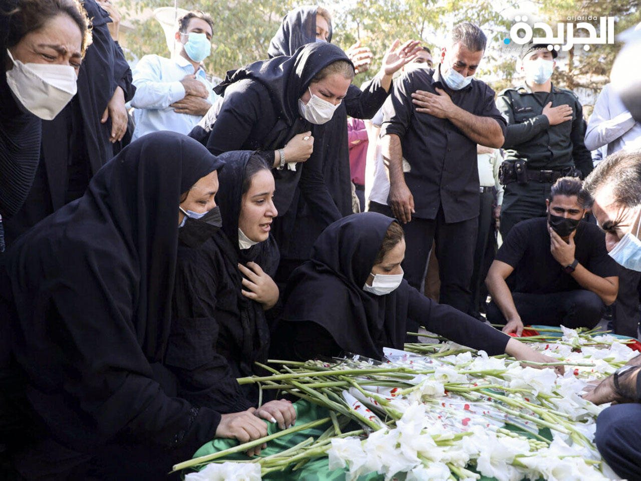 أهالي الضحايا خلال التشييع