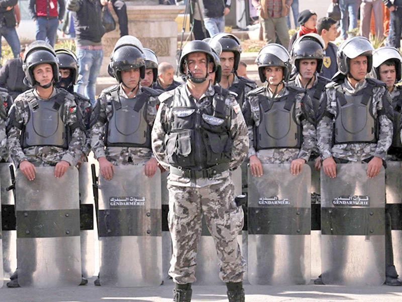 الجيش الأردني مطوقاً المنطقة