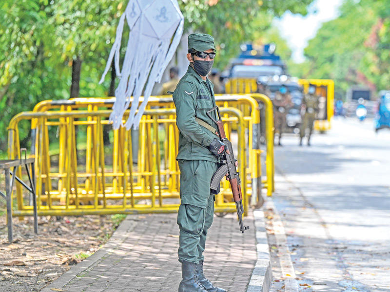 احد عناصر الجيش السريلانكي