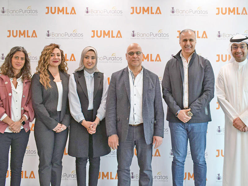 لقطة جماعية لمسؤولي «بانو بوراتوس» و«جملة» عقب توقيع العقد