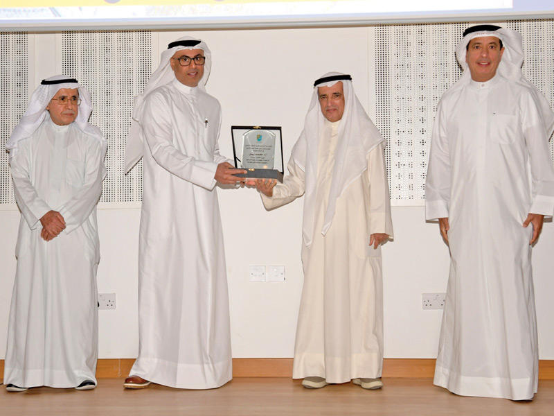 أسرة الإبراهيم تكرِّم محمد زينل