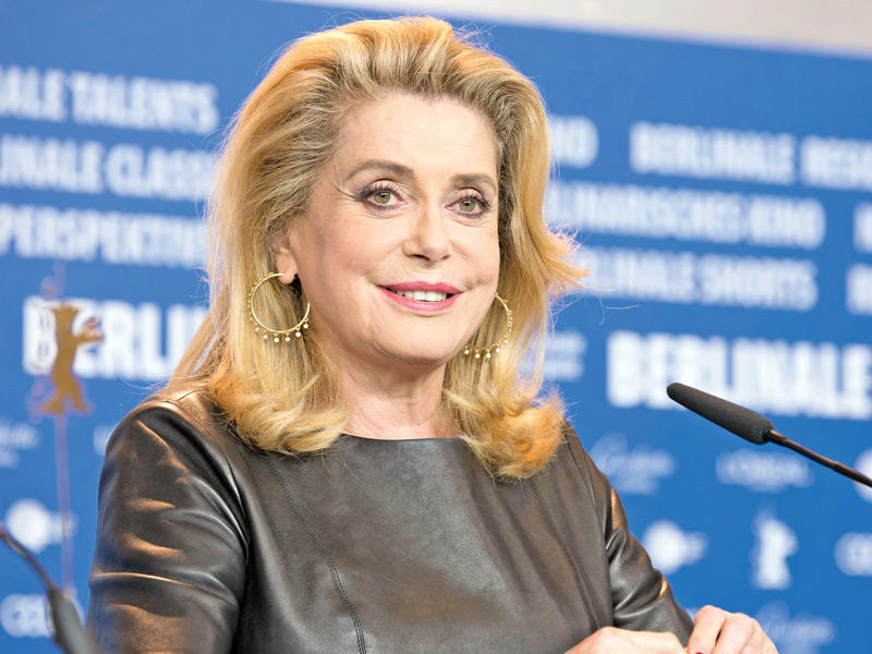 النجمة الفرنسية كاترين دونوف