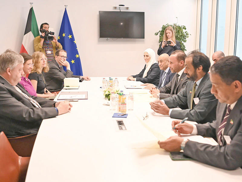 رئيس مجلس الأمة مرزوق الغانم مجتمعاً مع رئيسة لجنة (وفد) العلاقات مع دول شبه الجزيرة العربية في البرلمان الأوروبي د. هانا نيومان