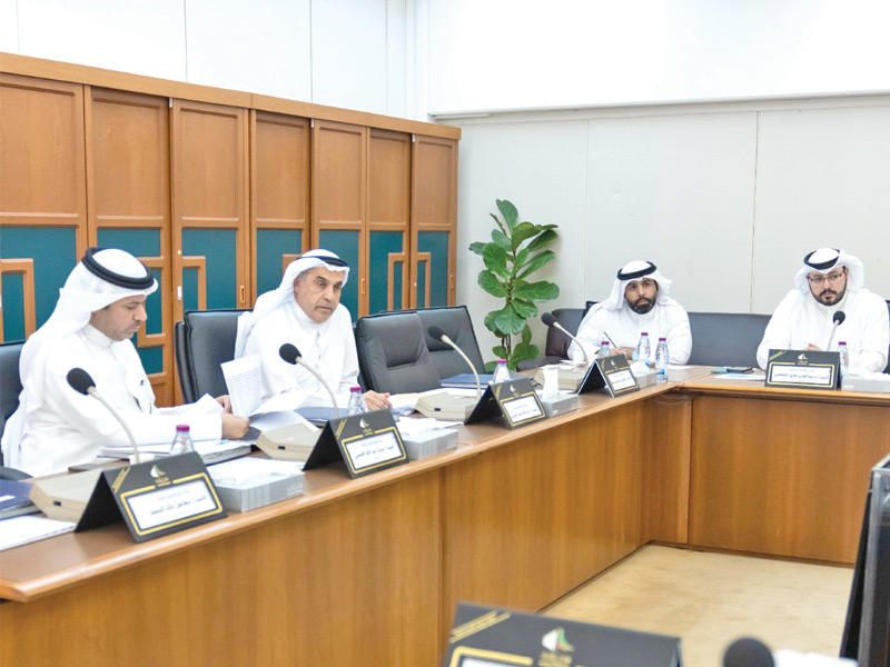 جانب من اجتماع اللجنة 