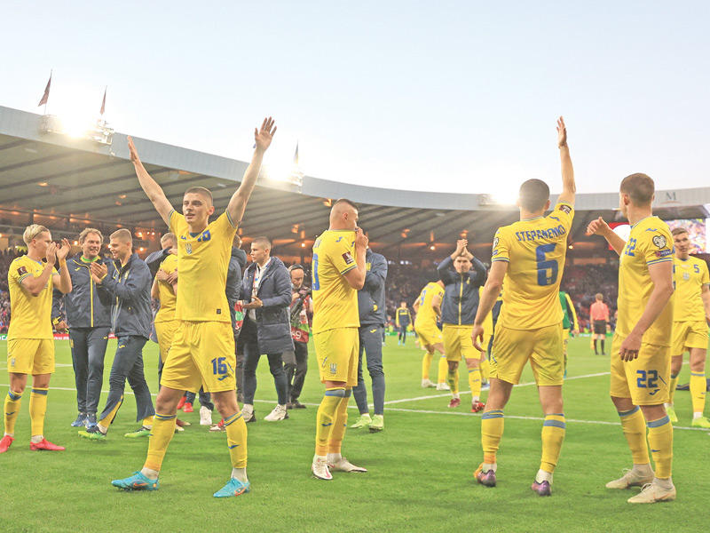 فرحة لاعبي المنتخب الاوكراني بعد الفوز