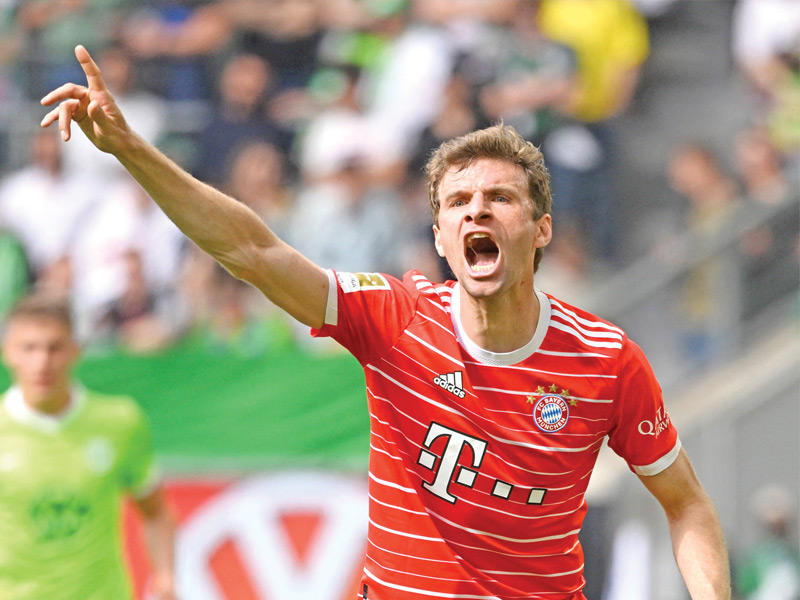  لاعب وسط بايرن ميونيخ توماس مولر 