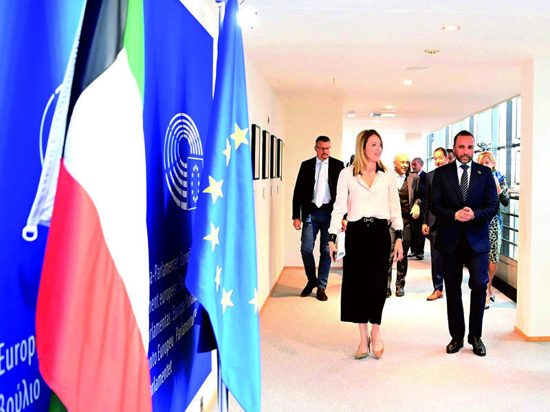  رئيس مجلس الأمة مرزوق الغانم  مع  رئيسة البرلمان الأوروبي روبرتا ميتسولا