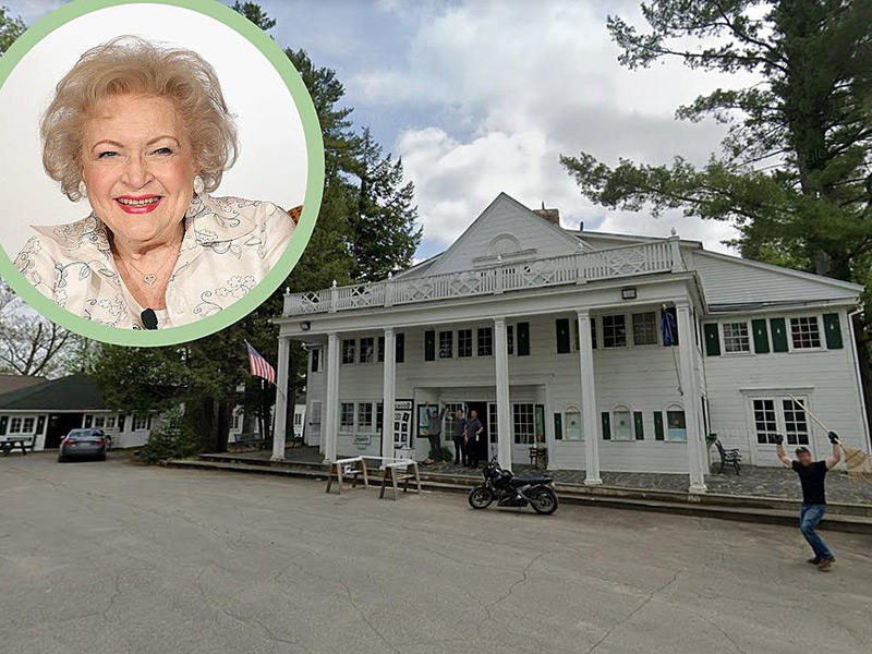 الفنانة التلفزيونية الأميركية بيتي وايت،