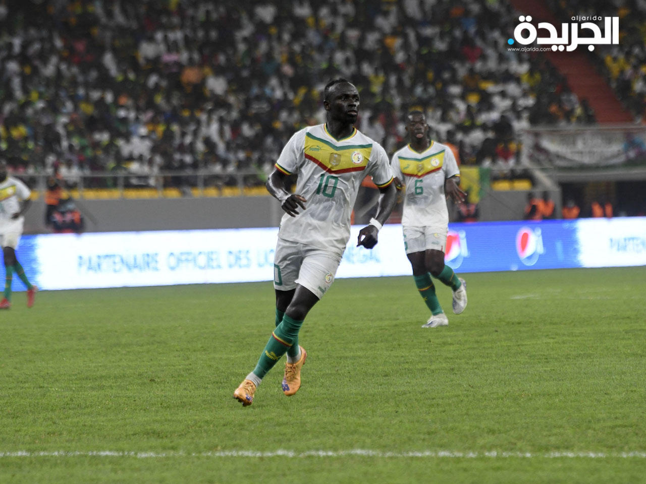 ساديو ماني محتفلاً بأحد أهدافه