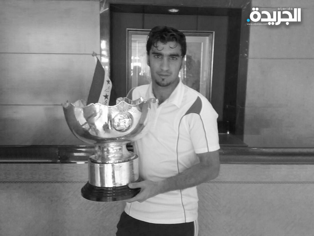 حيدر عبدالزراق حاملاً كأس آسيا