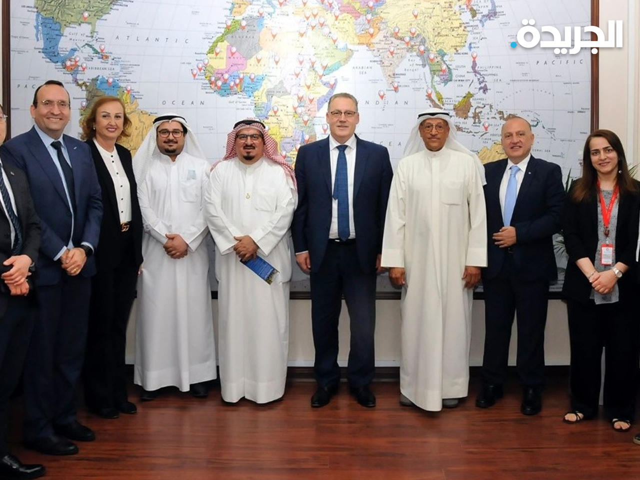 الوفد المرافق مع نائب رئيس مجلس ادارة جمعية الهلال الأحمر الكويتي