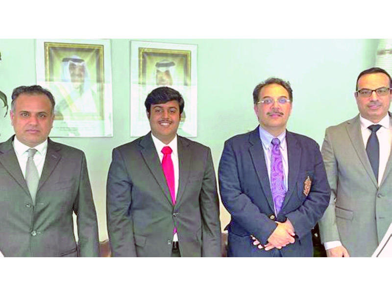 وفد اتحاد اميركا مع رئيس المكتب الثقافي الكويتي في سفارة البلاد بواشنطن د. عادل مال الله والملحق الثقافي د. نايف الشمري ود. يوسف الرفاعي