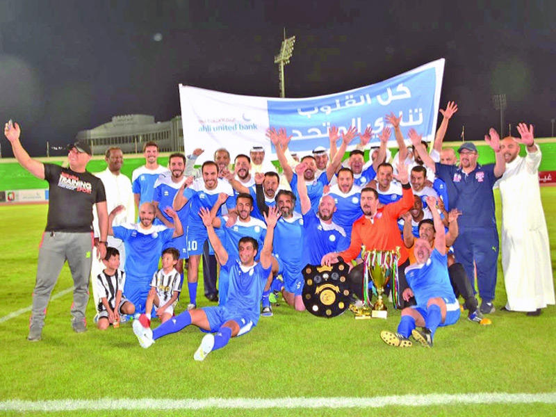 فرحة فريق البنك بالتتويج ببطولة دوري المصارف