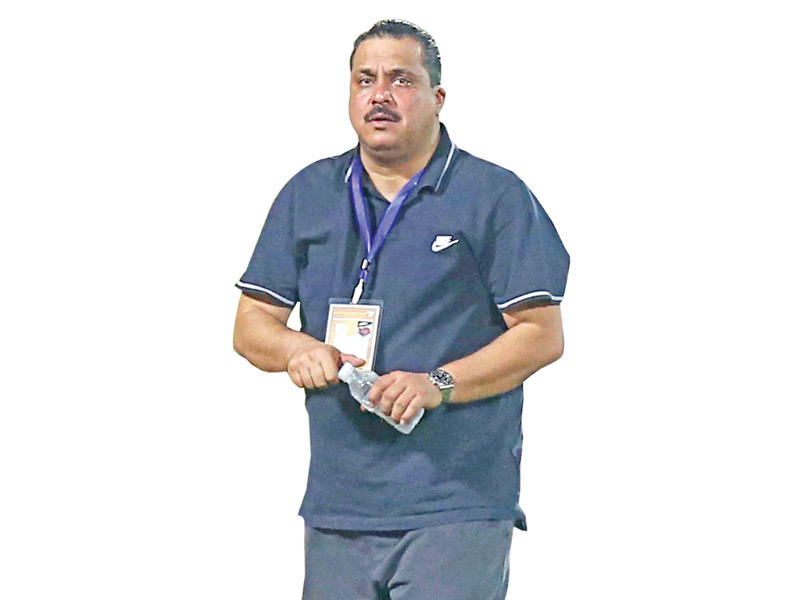  مدرب منتخب الكويت الأولمبي لكرة القدم عبد العزيز حمادة