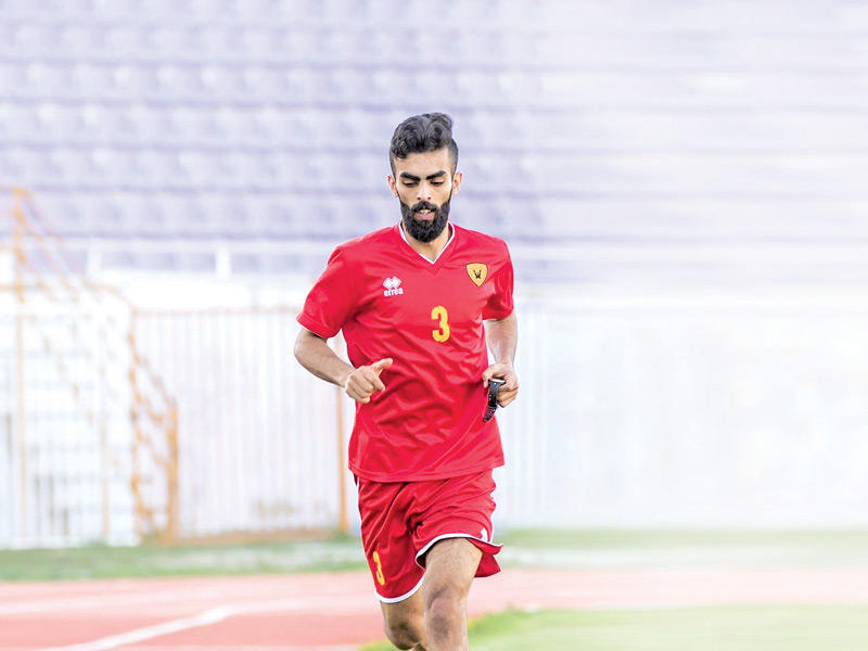 لاعب الوسط أحمد الظفيري