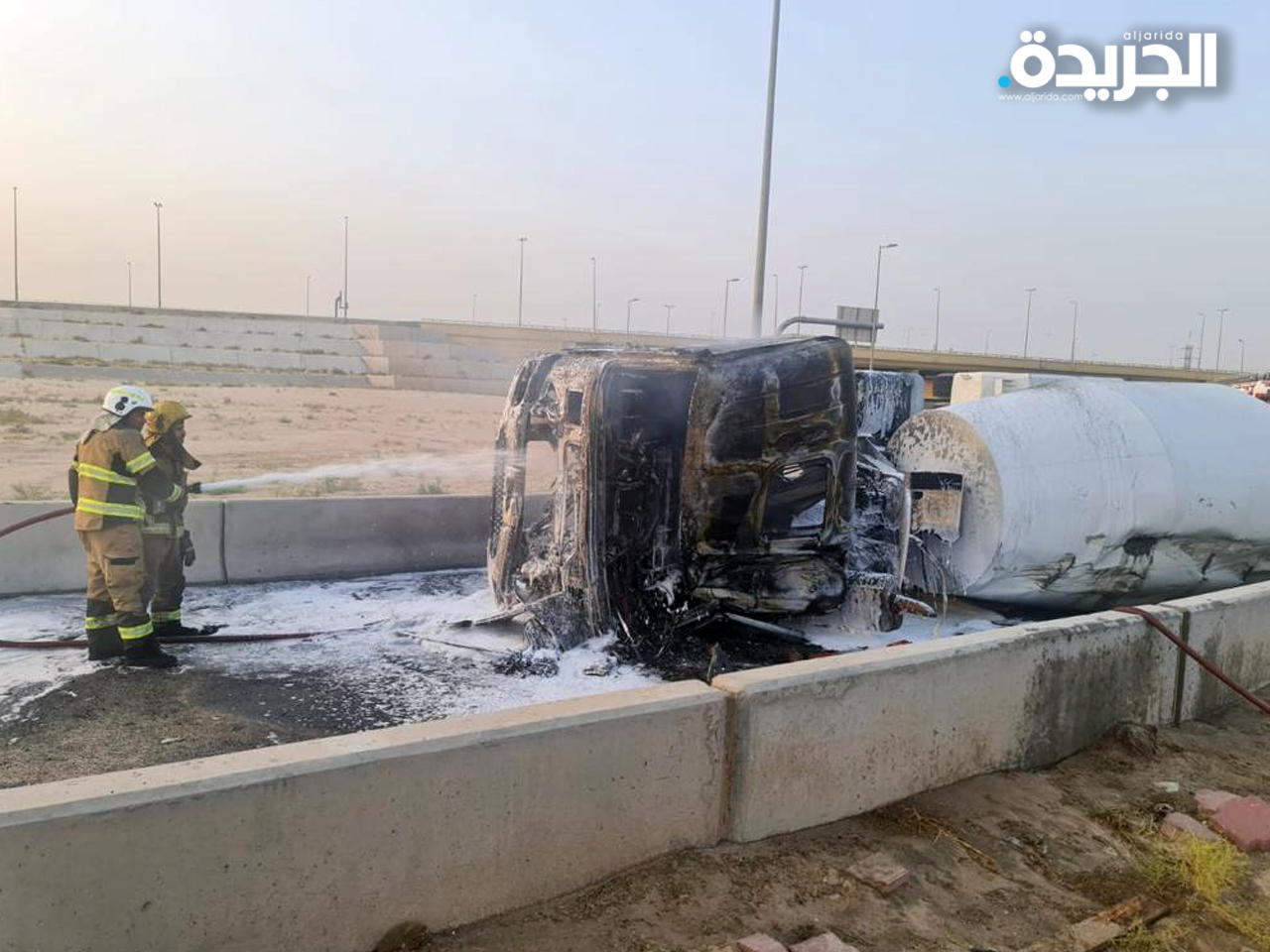 انقلاب وحريق خلاط إسمنت يؤدي إلى مصرع قائده