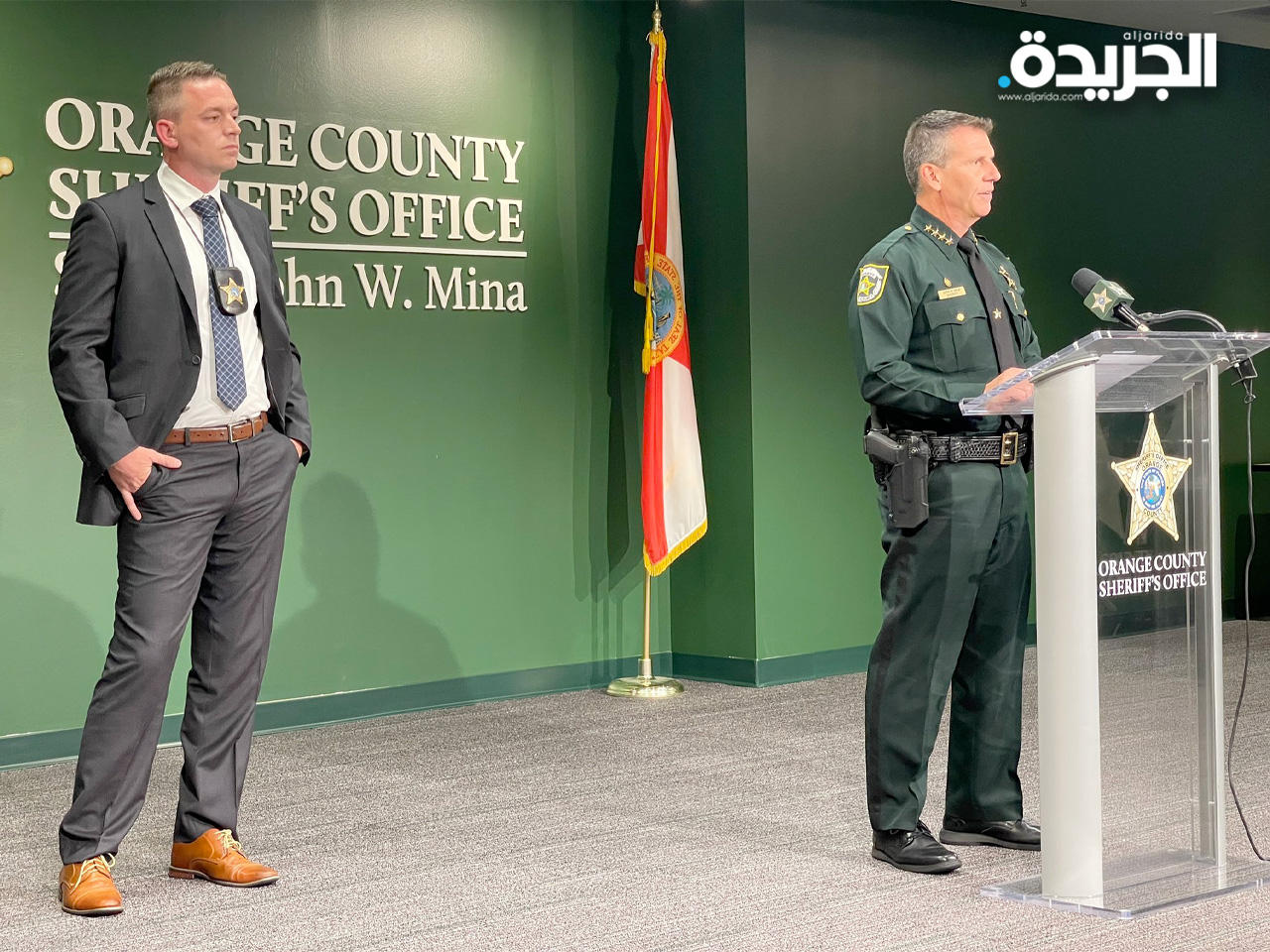 جون مينا قائد شرطة أورانج كونتري خلال المؤتمر