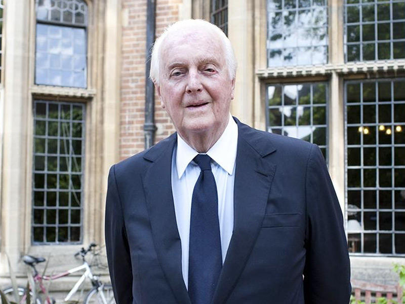 مصمم الأزياء أوبير دو جيفنشي