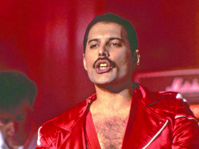 المغني الرئيسي الراحل للفرقة فريدي ميركوري