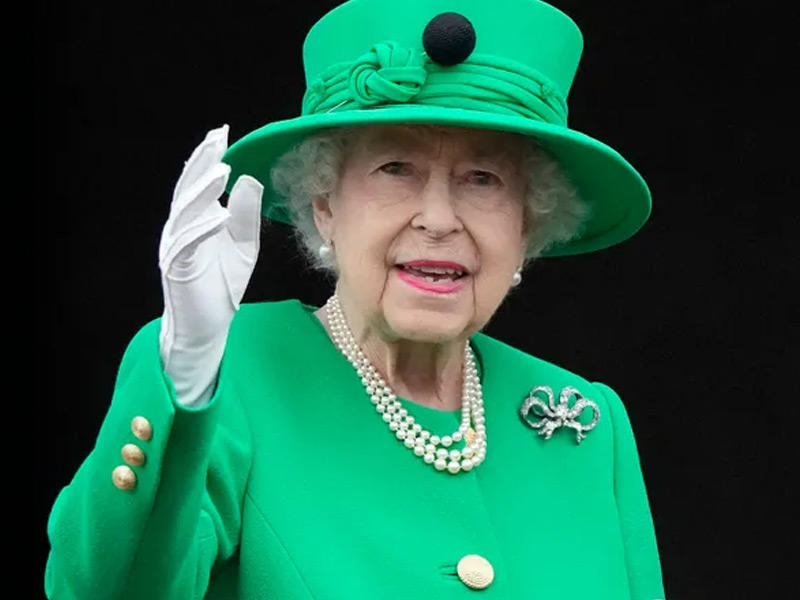 ملكة بريطانيا إليزابيث الثانية