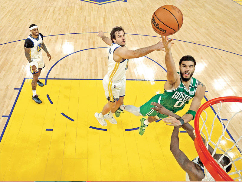 جانب من مباراة سابقة بين سلتيكس وغولدن ستايت
