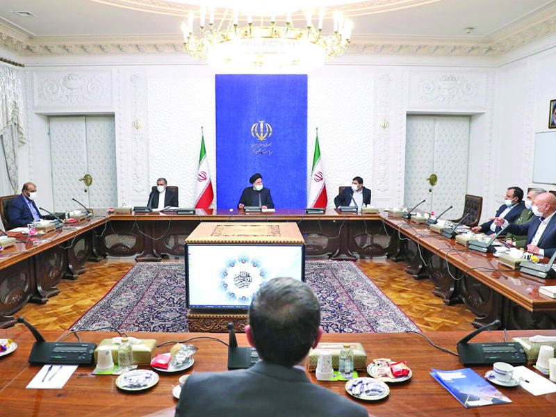 رئيسي خلال اجتماع حكومي في طهران أمس (إرنا)