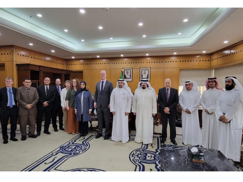 المدير العام للهيئة العامة لشؤون الزراعة والثروة السمكية، علي الفارسي خلال استقبال الوفد